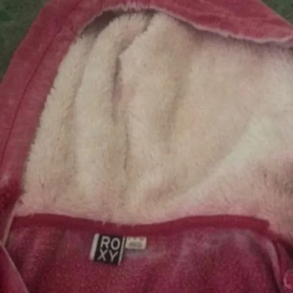 Roxy small red hoodie sweatshirt with fur in hood​ - Picture 2 of 4